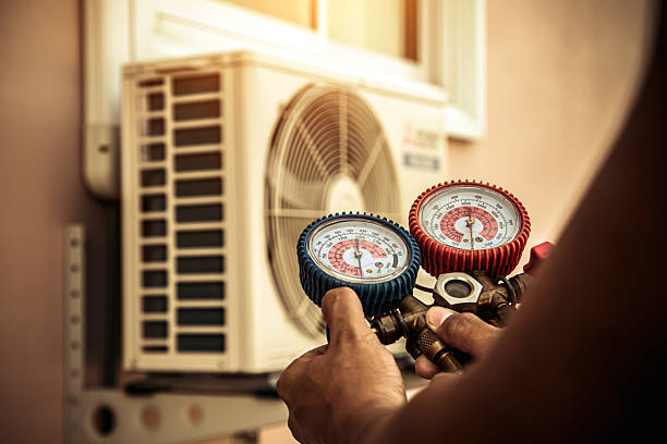 Professional Hvac technician working in Richardson, TX